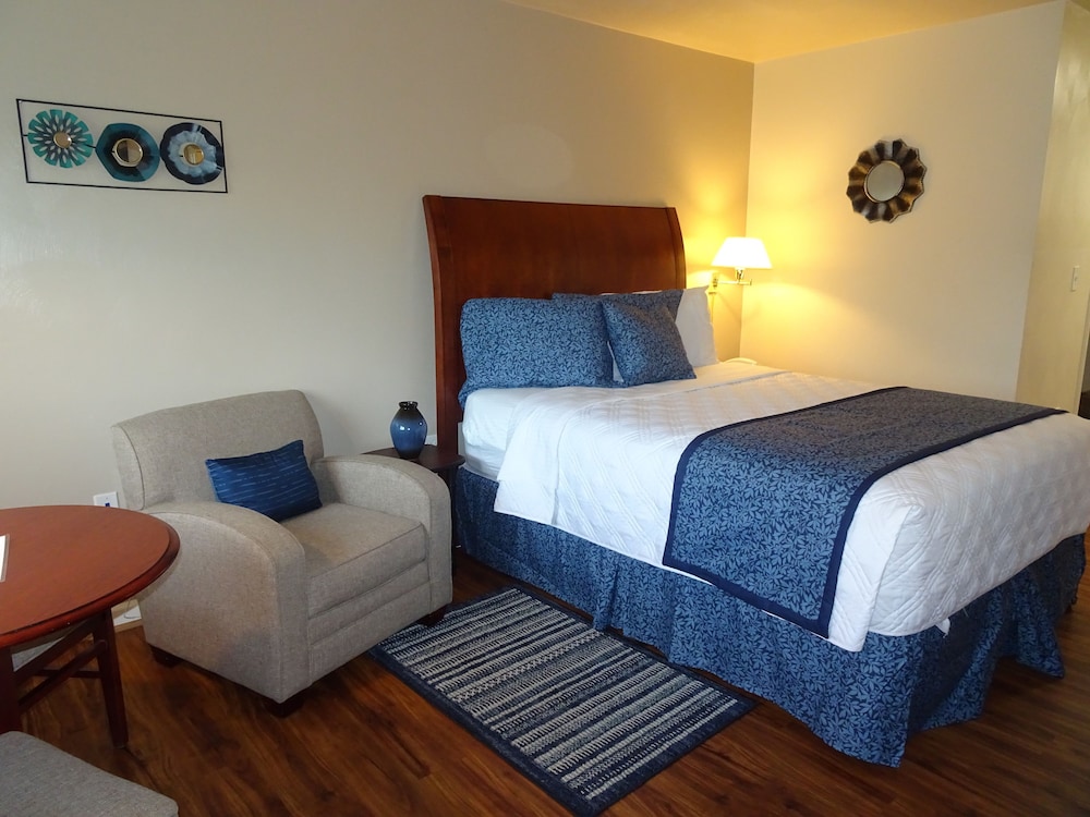 Standard Suite, 1 Queen Bed photo 3