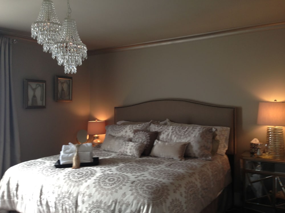 Room, 1 King Bed, Lake View (Crystal) photo 3