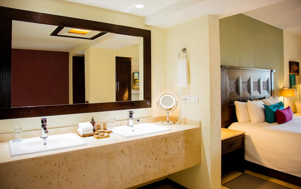 One Bedroom Plus 2 Baths All Inclusive