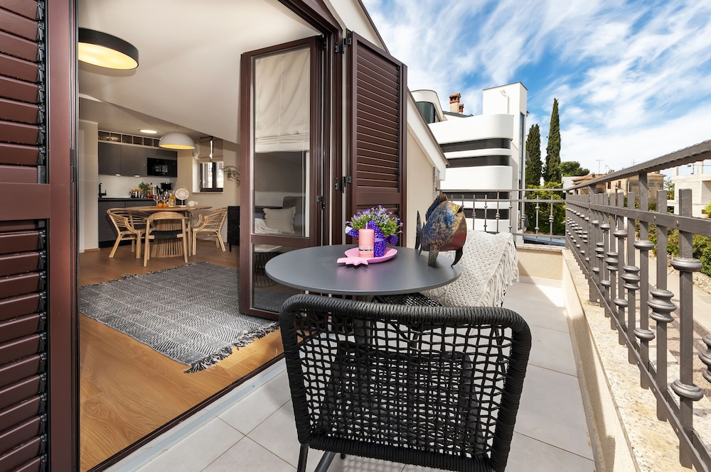 Deluxe Studio, Balcony - Photo 1