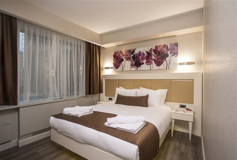 Standard Double or Twin Room, City View photo 1