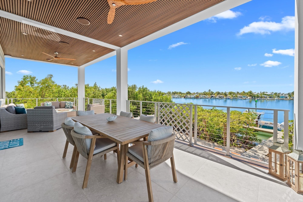 Luxury Seaside Escape ~ Heated Pool w Jacuzzi ~ Elevator ~ Dock ~ Scenic Views, Billede 51