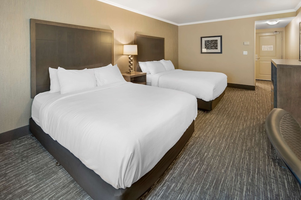 Standard Room, 2 Queen Beds, Non Smoking, Refrigerator - Photo 1