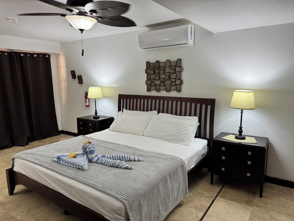 Luxury Room, 1 King Bed photo 3