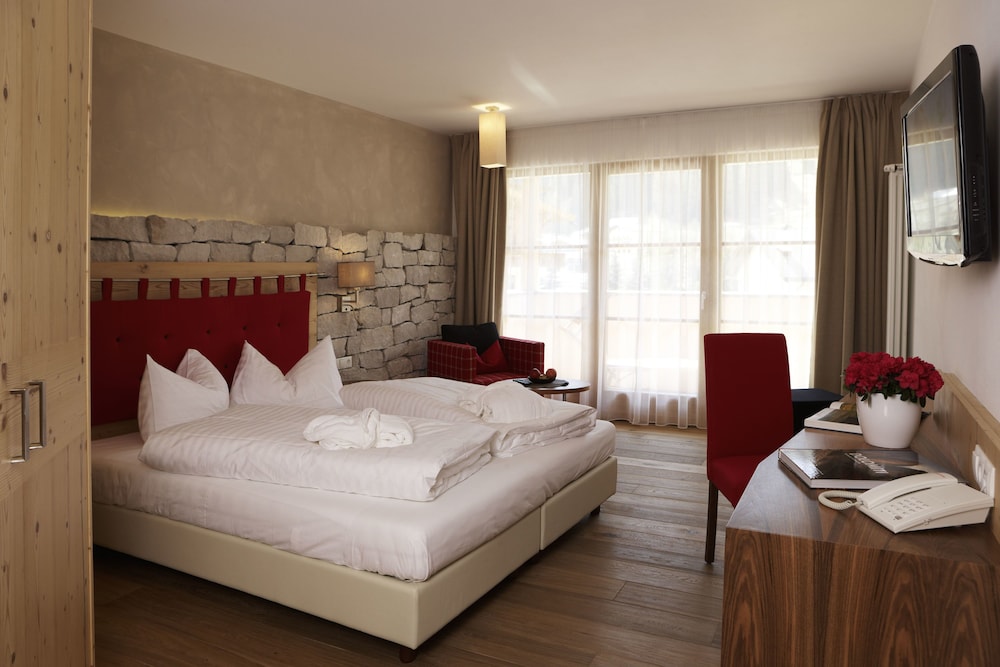 Deluxe Double Room, Balcony photo 1