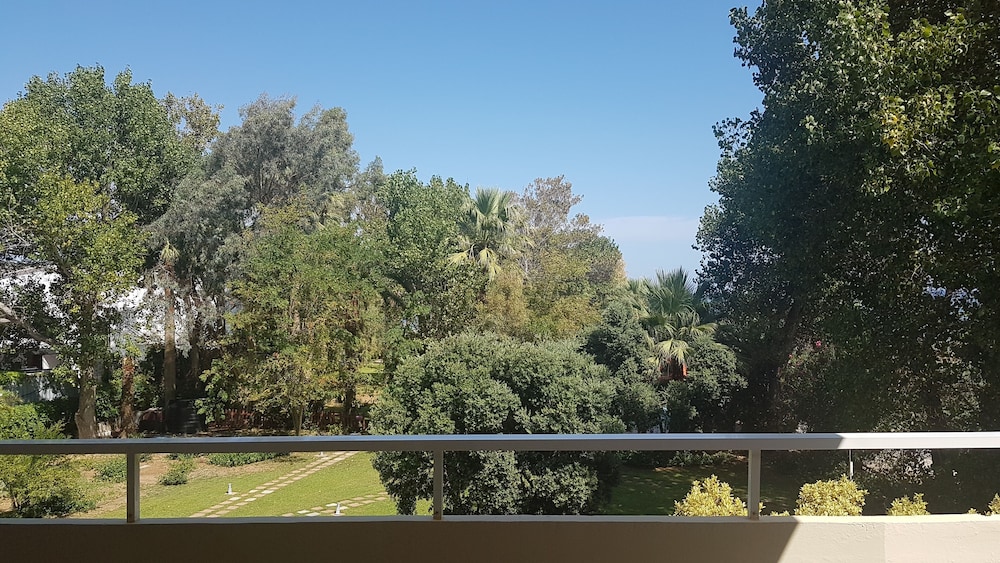 Room, Non Smoking, Garden View (4 Adults) photo 2