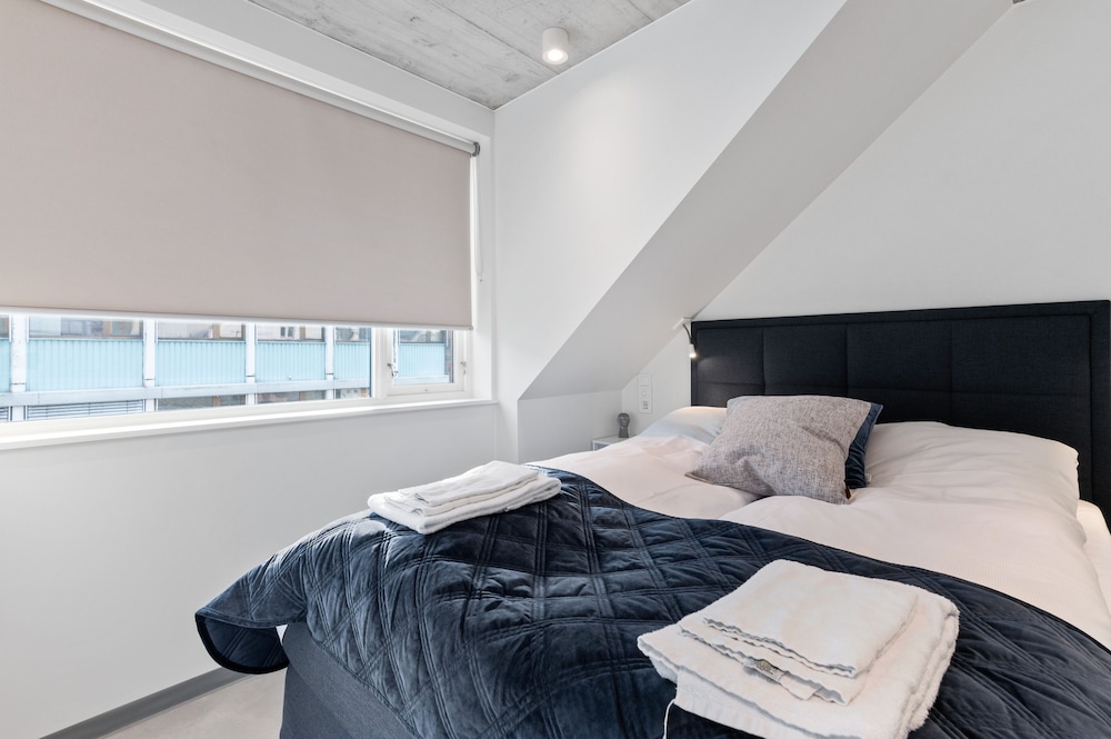 Apartment, 2 Bedrooms (402) - Photo 1