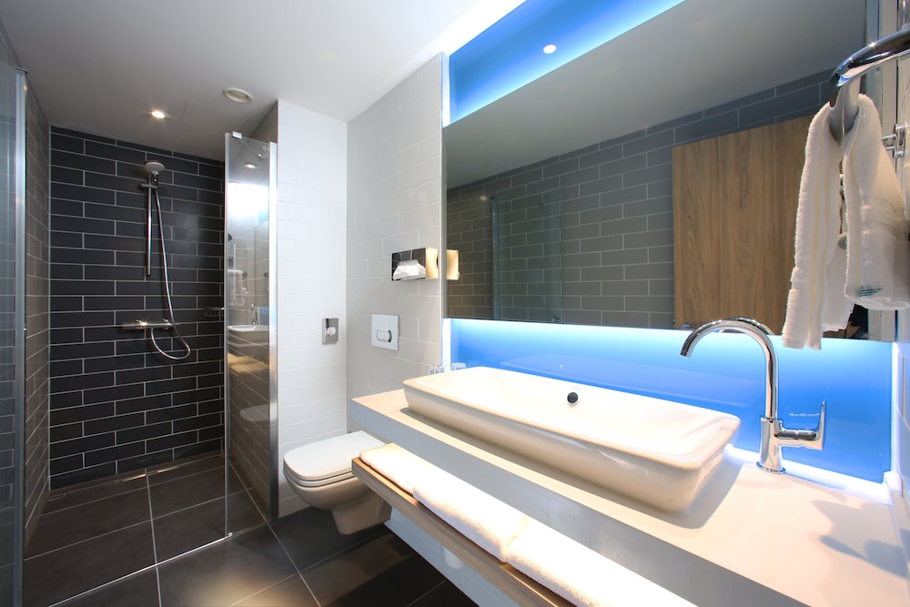 Standard Room, Multiple Beds (Free Breakfast) - Photo 7