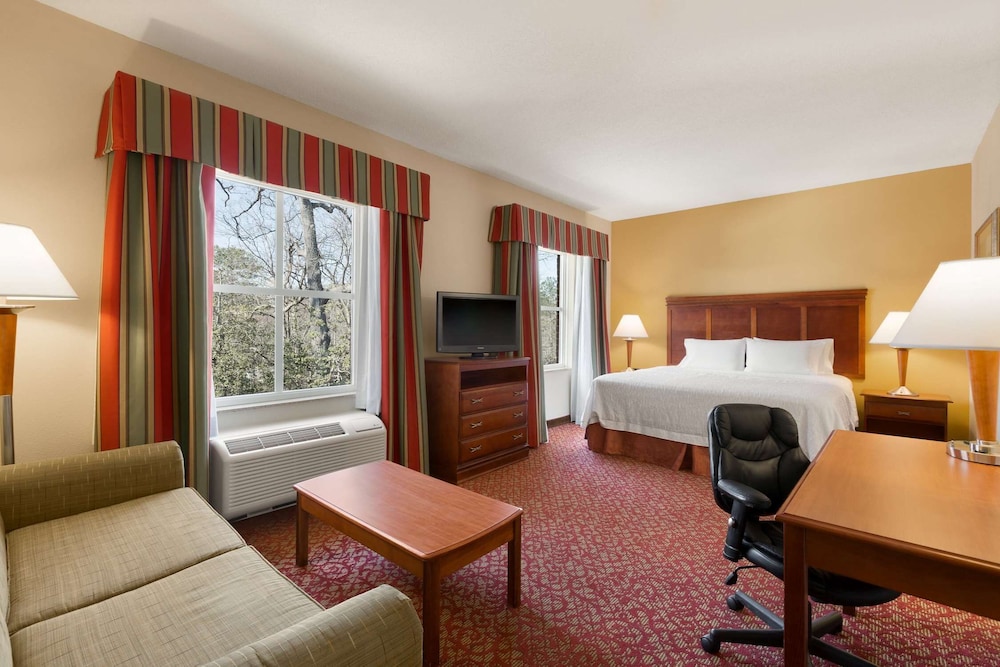 Signature Studio Suite, 1 King Bed with Sofa bed - Photo 4