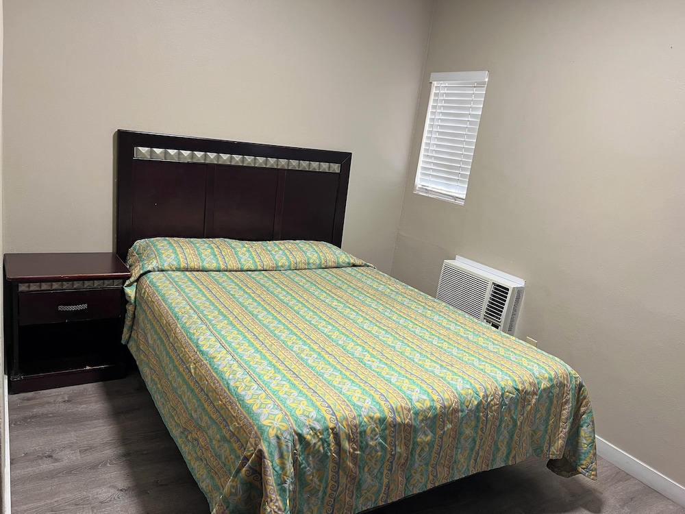 Economy Single Room, Shared Bathroom