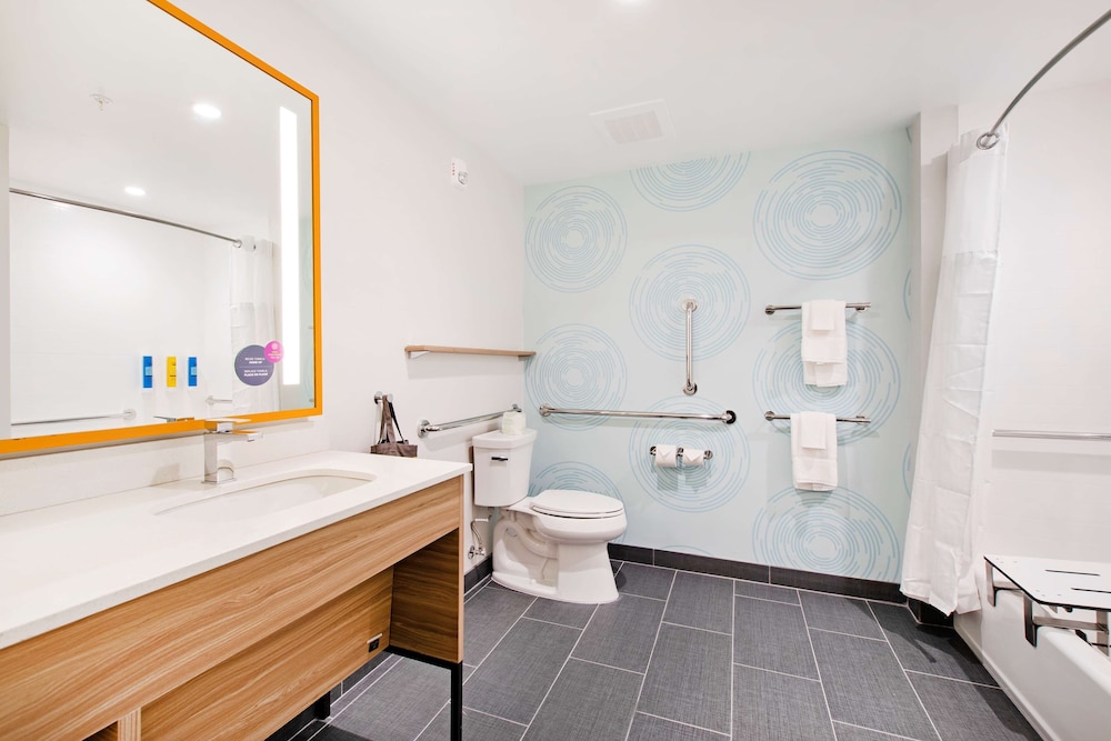 Room, 2 Queen Beds, Accessible (Mob/Hear Acc W/Tub) - Photo 6
