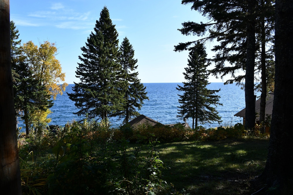 Traditional Suite, 2 Bedrooms, Kitchenette, Lake View (Lodge Suite Not Pet Friendly) photo 3