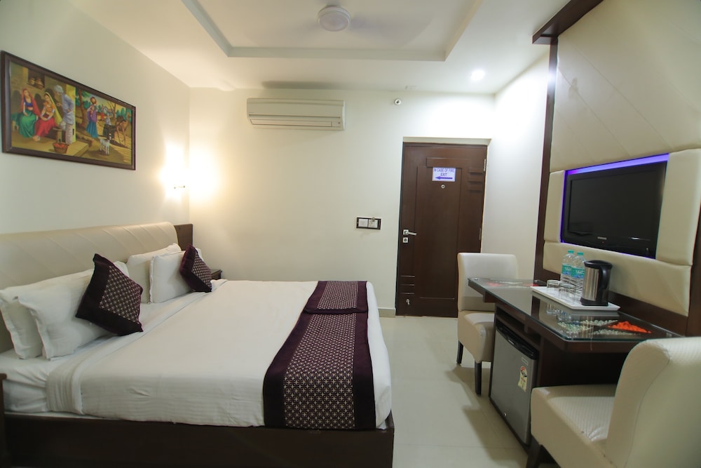 Deluxe Room - Photo 5