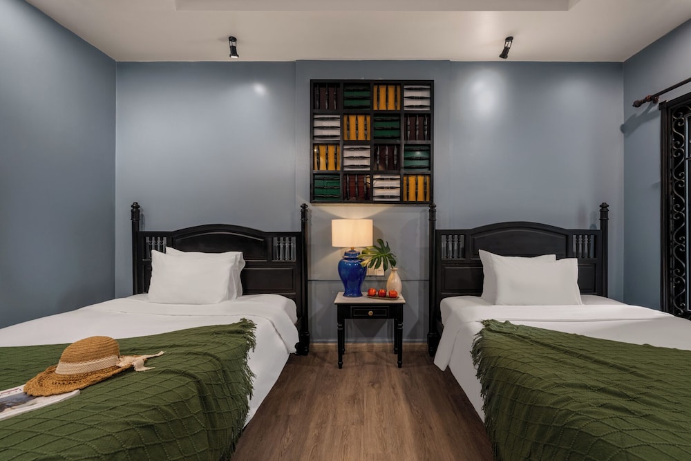 Superior Twin Room, No Windows