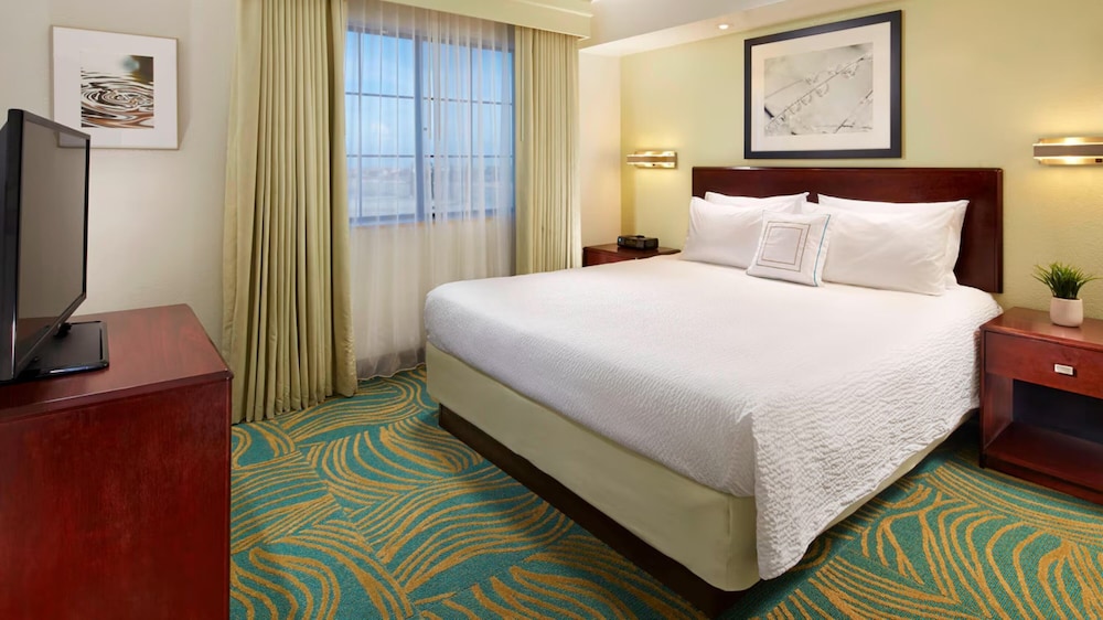 Suite, 1 King Bed, Accessible, Bathtub (Living Room;with Sofabed) - Photo 1