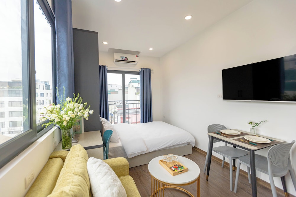 Studio Suite, City View