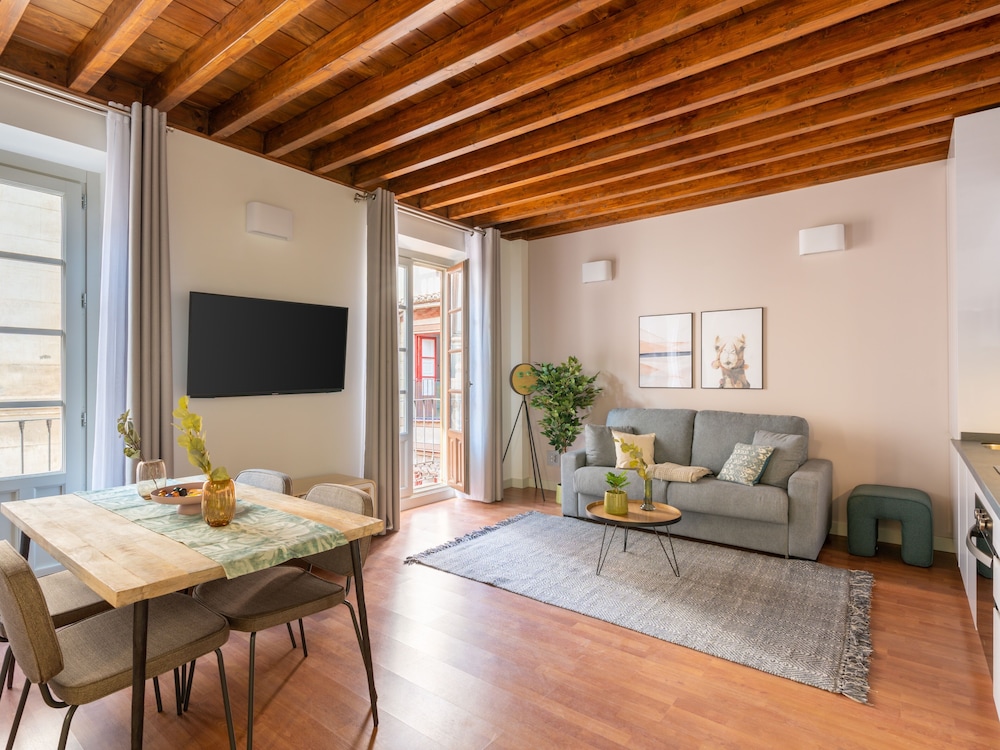 One-Bedroom Apartment with Balcony - Photo 4