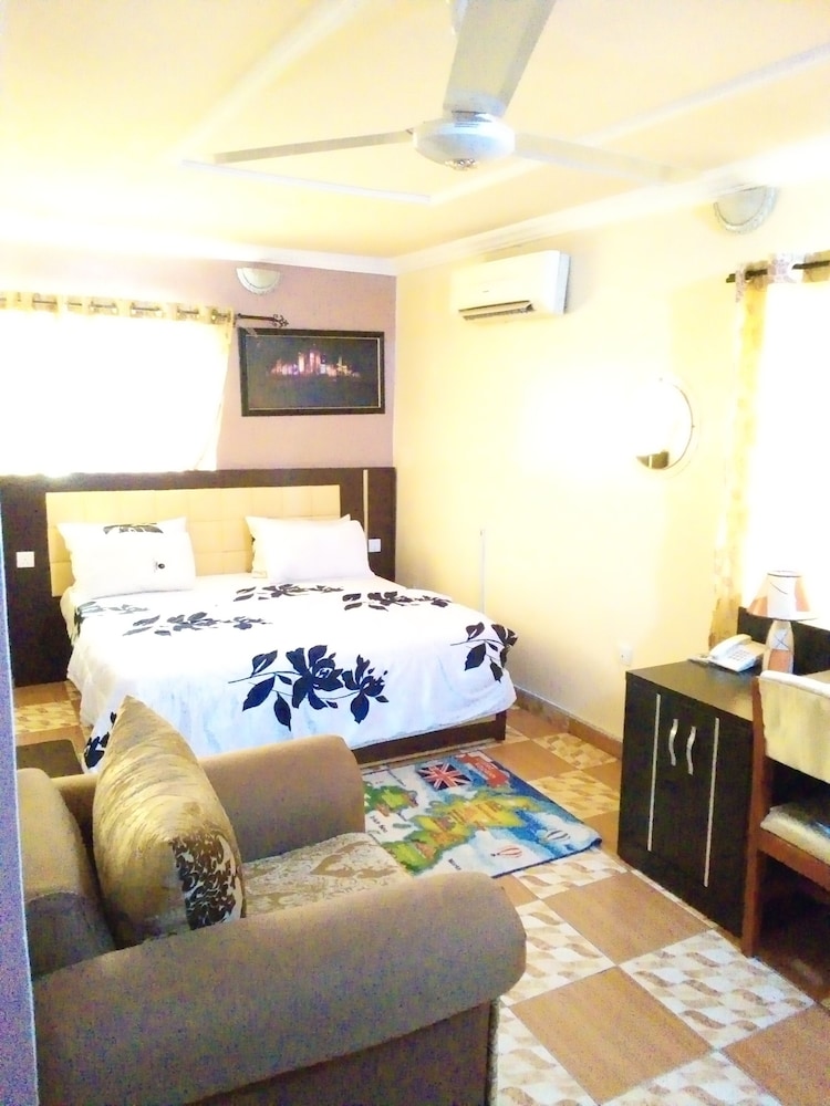 Premium Room, 1 King Bed (Ambassador Suite) photo 2