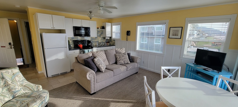 Sand Dollar Suite – Upstairs Ocean Front View photo 3