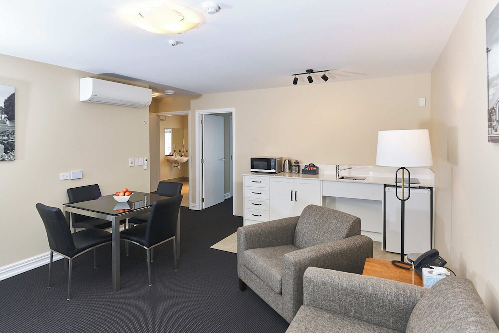 Business Double Room with Gym Access thumbnail 6