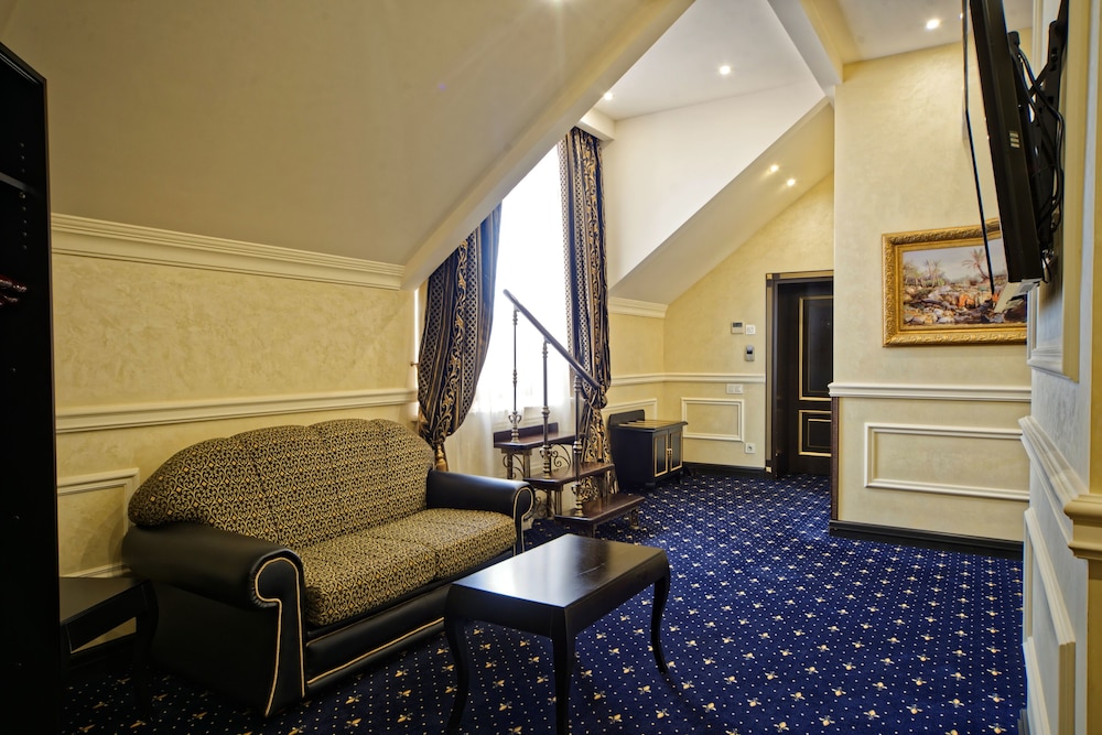 Suite (Attic) photo 3