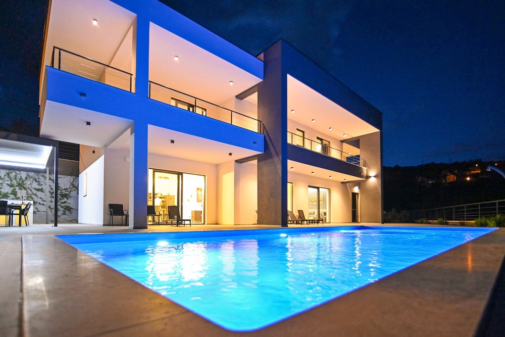 Villa, Smoking