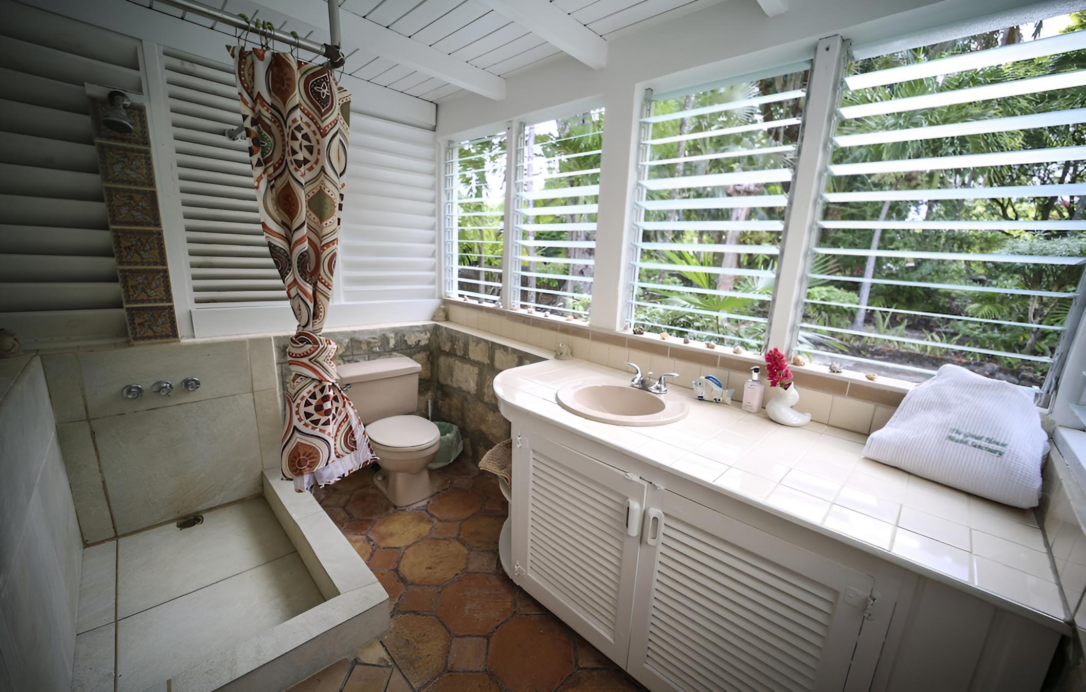 Suite, 2 Twin Beds (Pineapple) photo 3