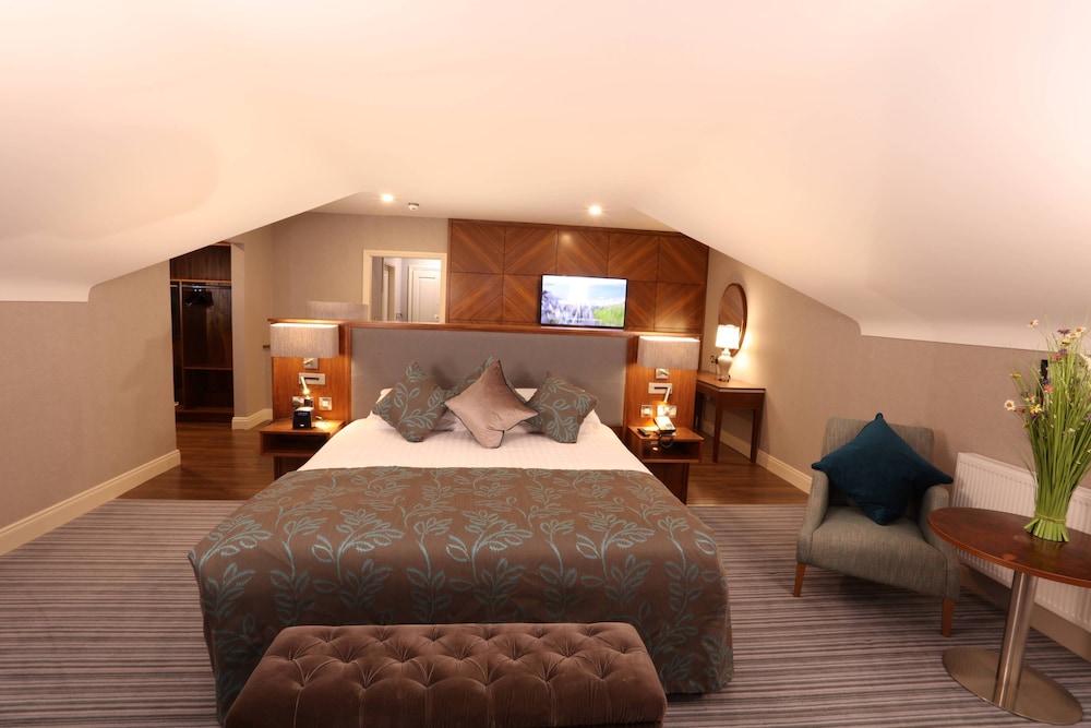 Executive Studio Suite, 1 King Bed, Partial Ocean View, Sea Facing photo 1