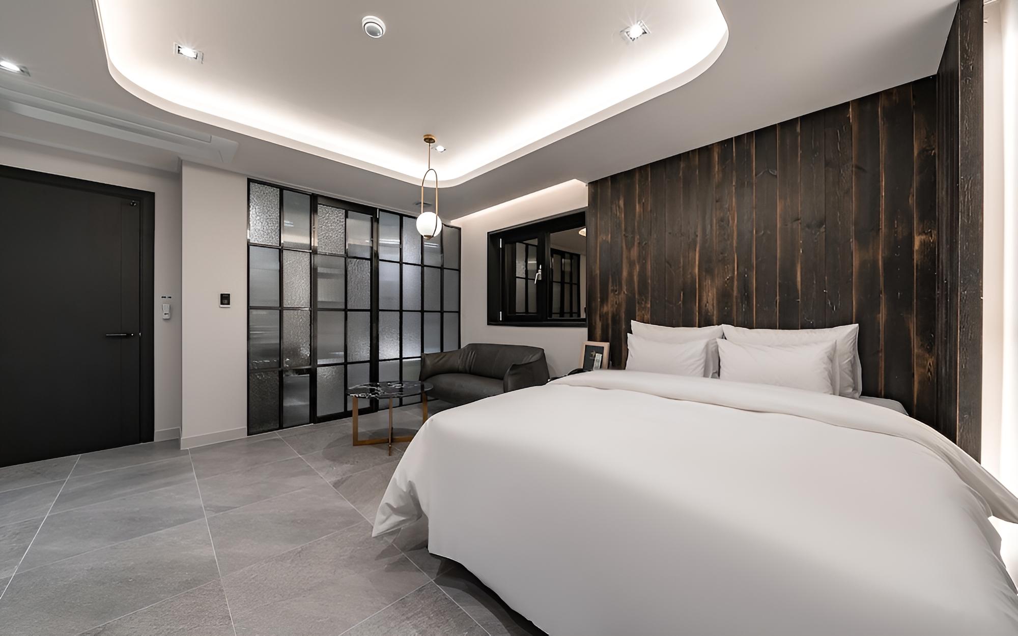 Room (Premium (OTT)) - Photo 3