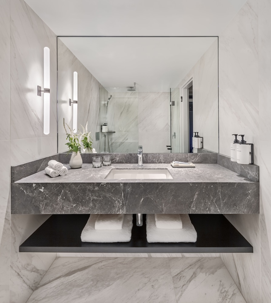 1 King Classic Opera House View Club Lounge Access