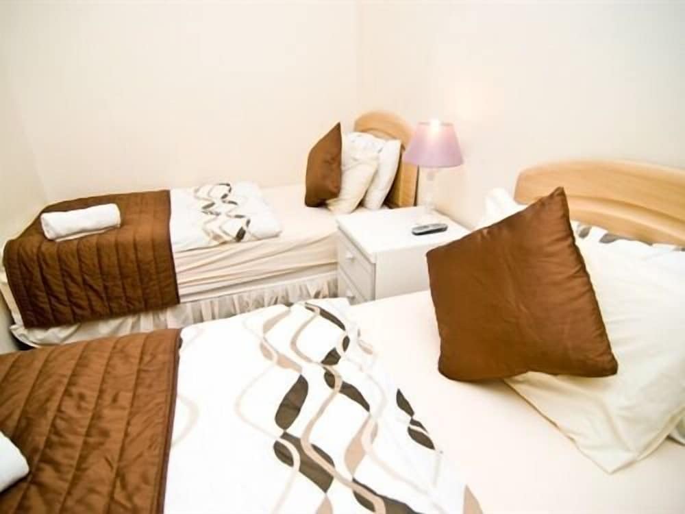 Twin Room, Ensuite photo 2