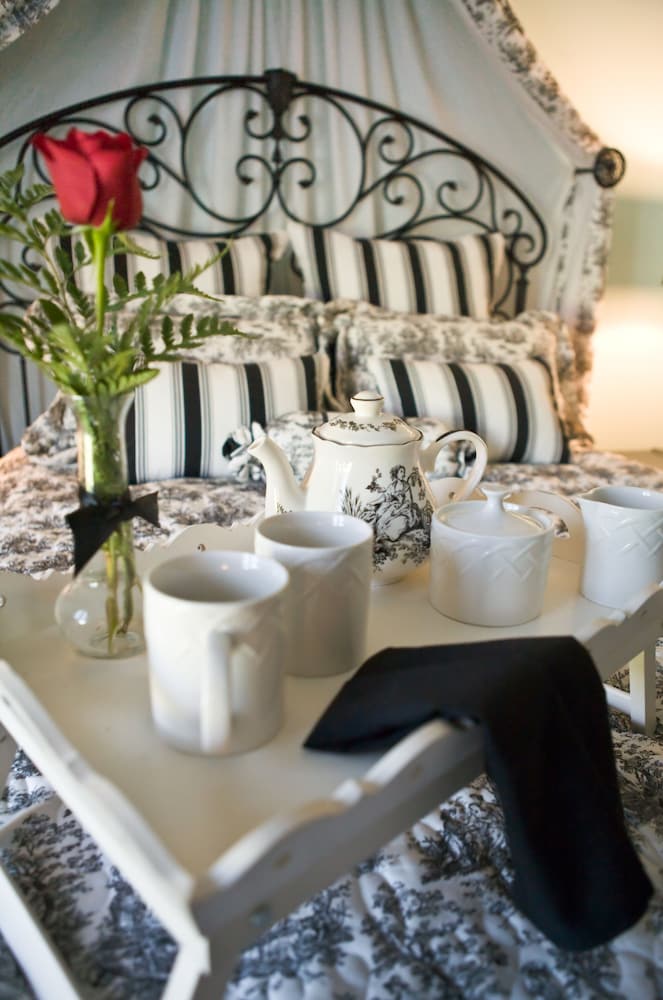 Luxury Room, 1 King Bed, Private Bathroom, Garden View photo 3