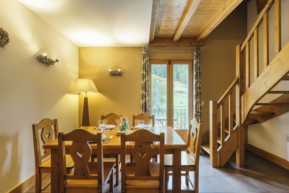 Family Apartment, Multiple Bedrooms (Vallorcine Buet 54 ski in / ski out)