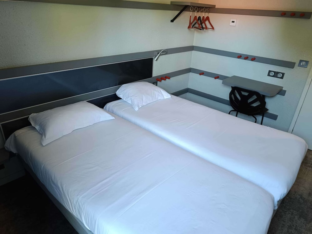 Standard Room, 2 Twin Beds - Photo 4