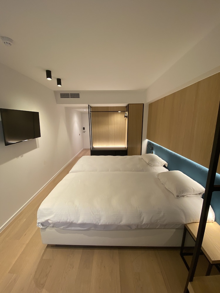 Deluxe Twin Room - Photo 5