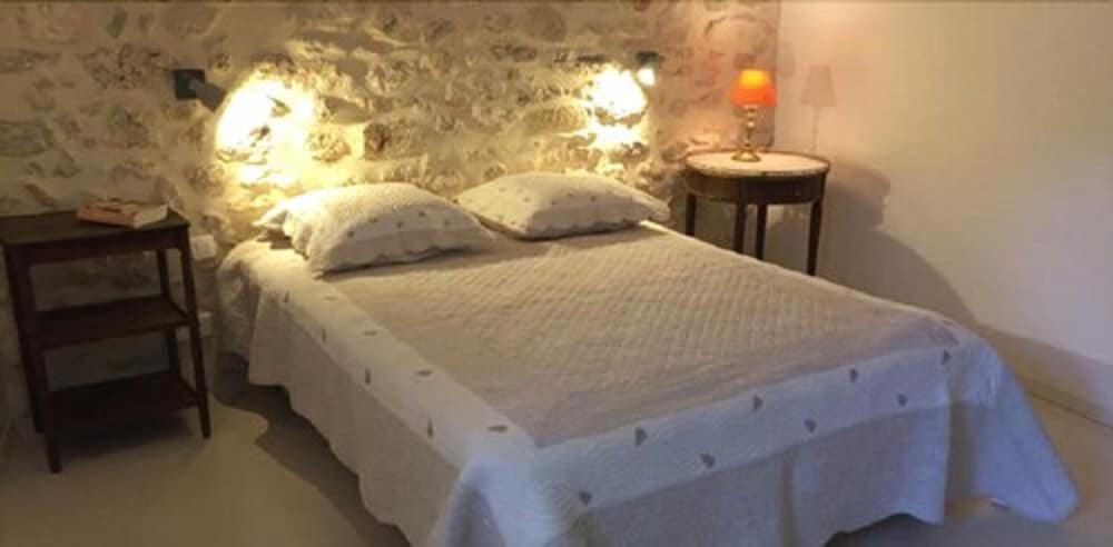 Deluxe Double Room, 1 King Bed, Private Bathroom photo 1