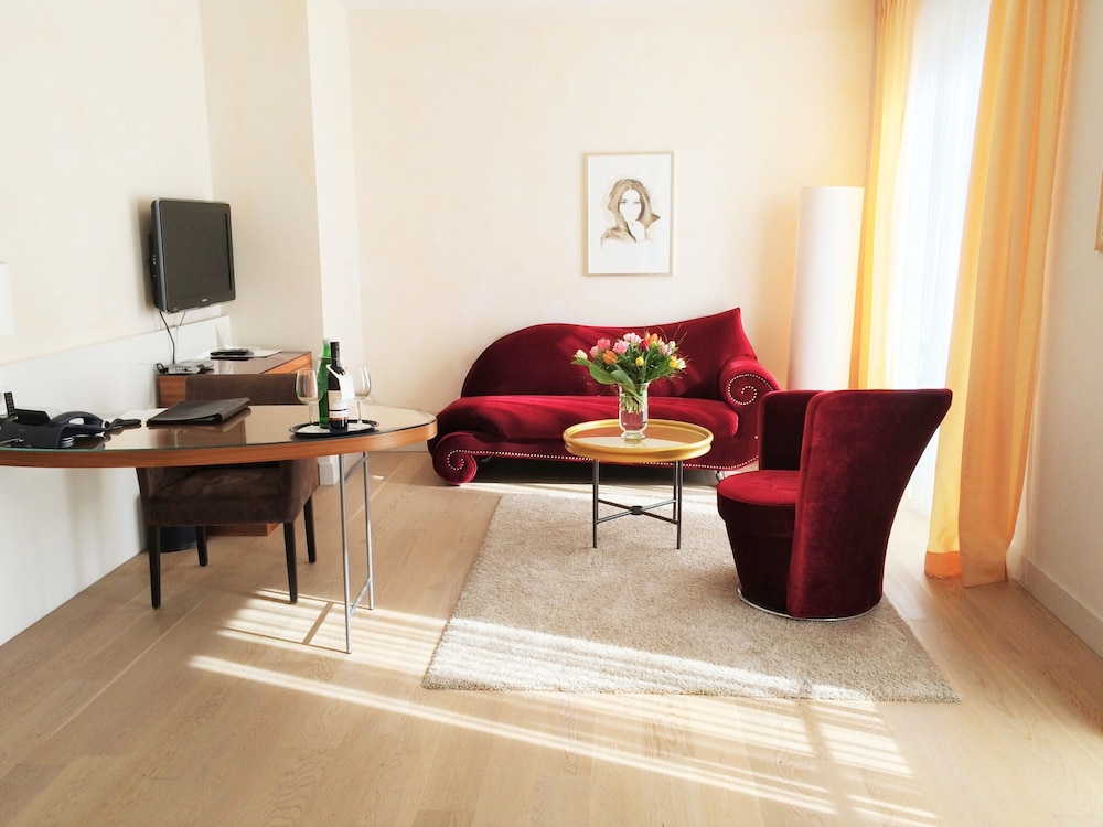 Superior Suite (Street view) - Photo 4