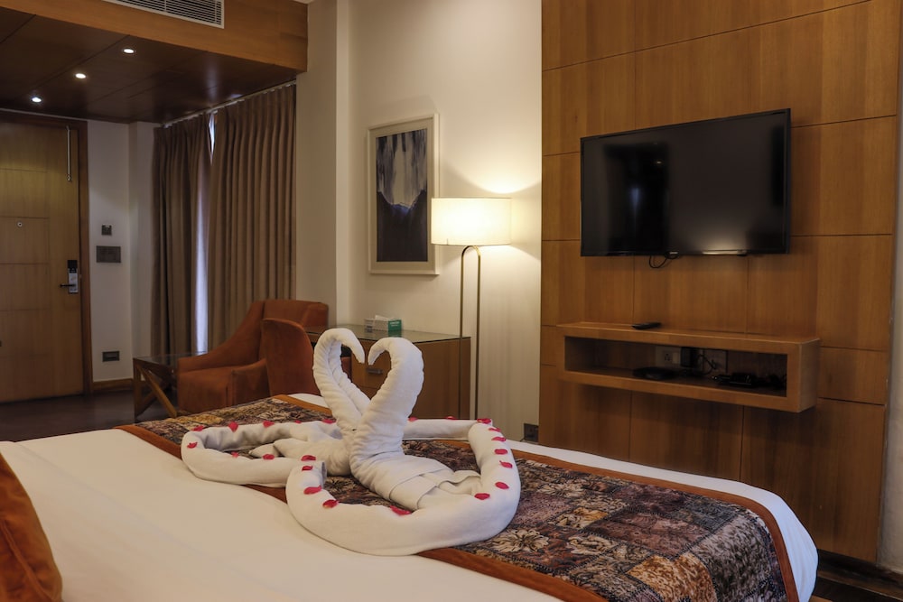 Queen Jacuzzi Suite - Photo 5