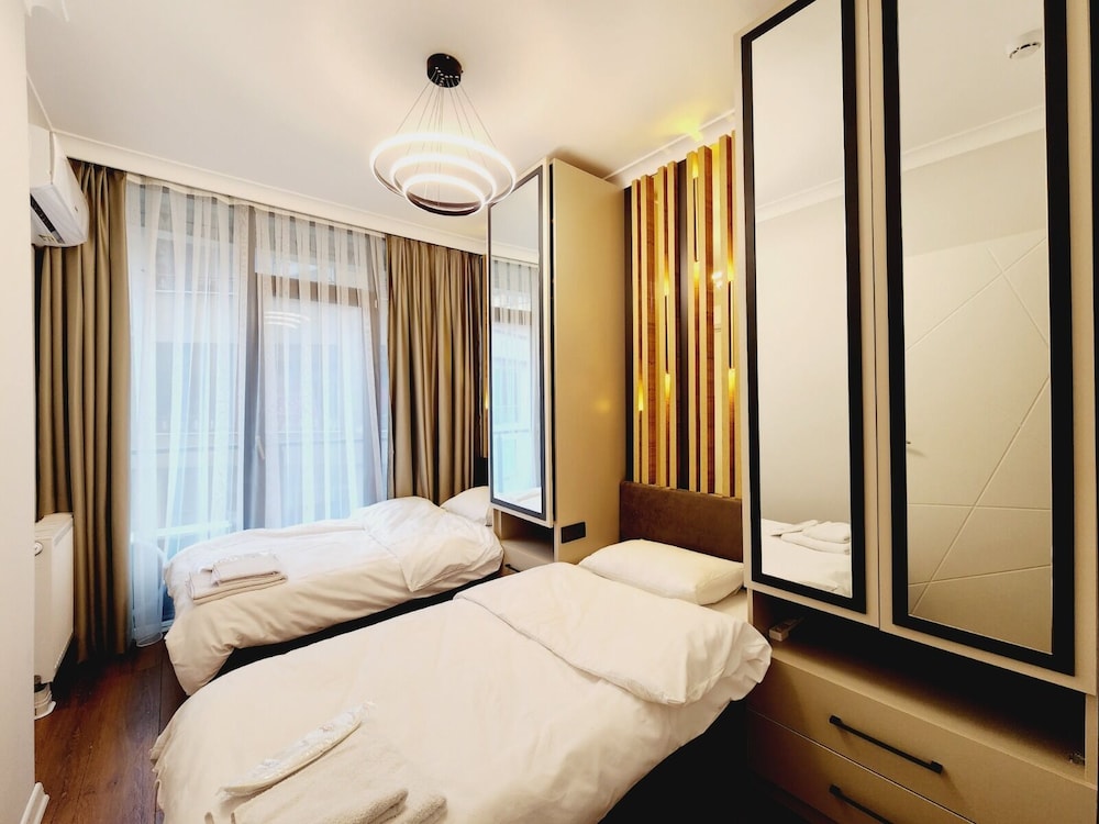 Luxury Apartment photo 2