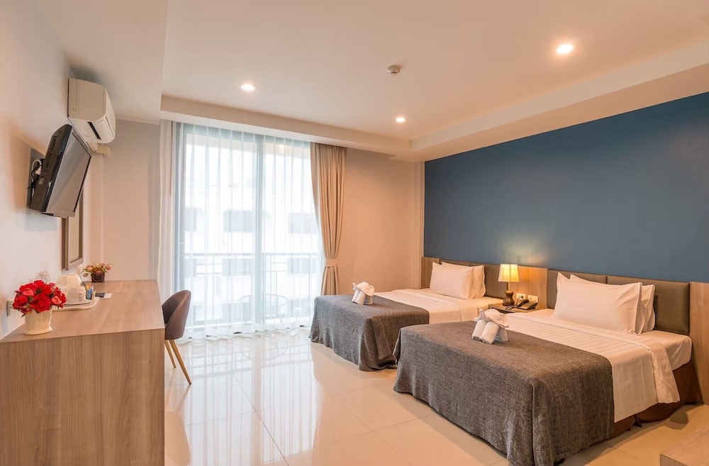 Superior Twin Room, Balcony photo 2