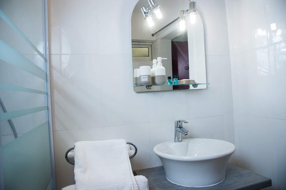Basic Suite photo 3