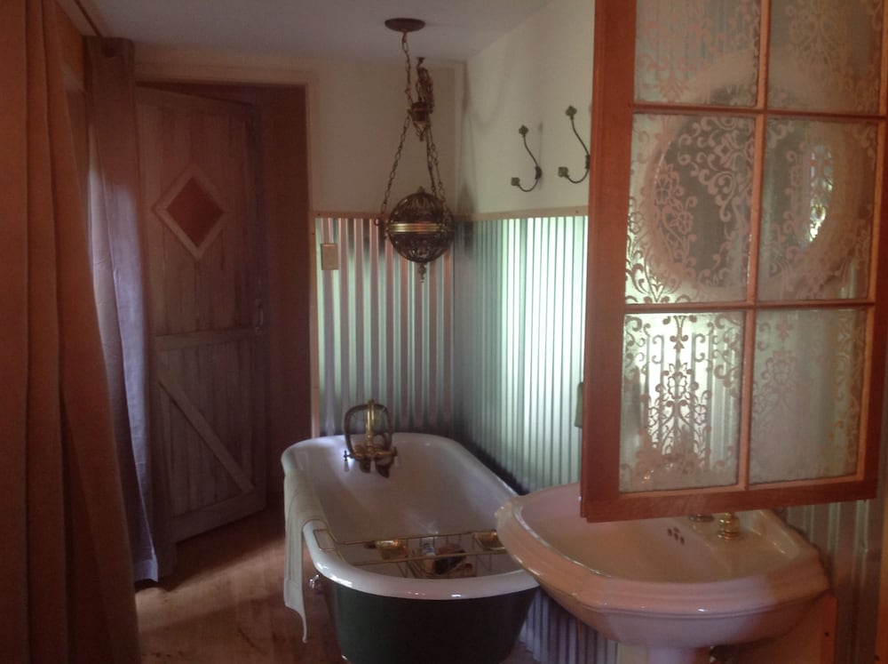 Room, 1 King Bed (Vintage Chic) photo 2