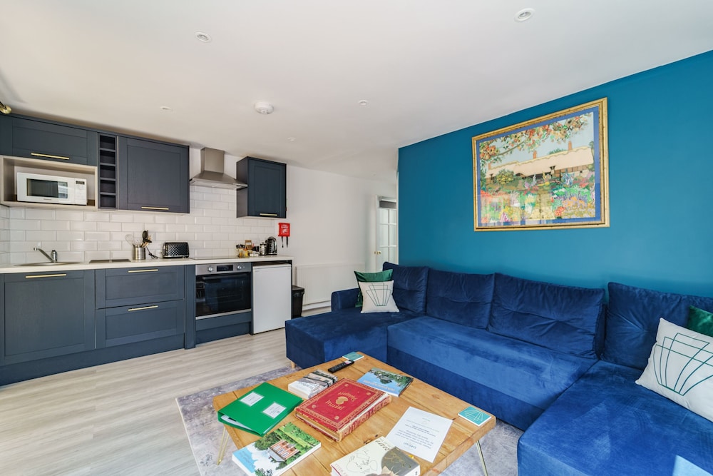 Superior Apartment, Private Bathroom (Pet Friendly)