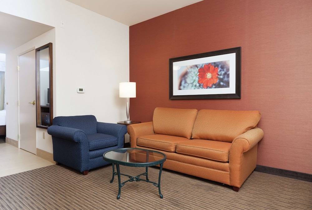 Suite, 1 Bedroom, Pool View - Photo 2