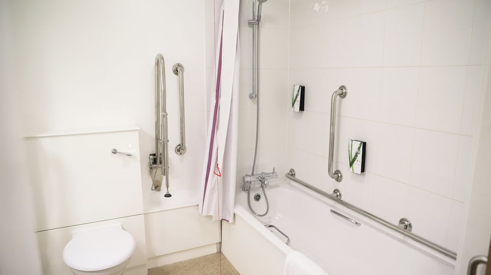 Standard Double Room, Accessible Bathtub