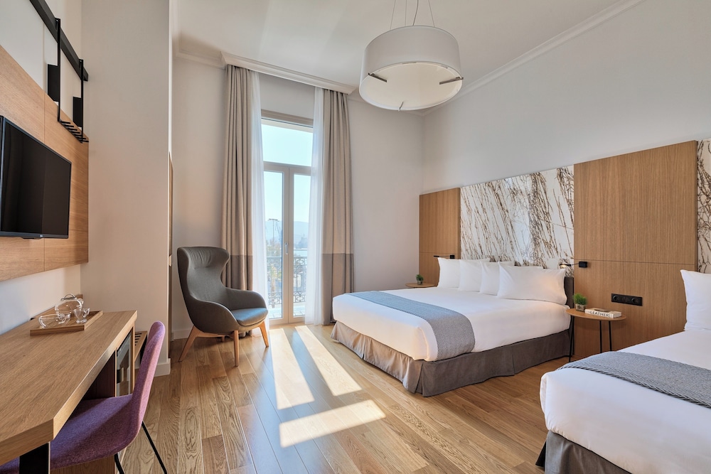 Deluxe Triple Room, Sea View (or City view) - Photo 2