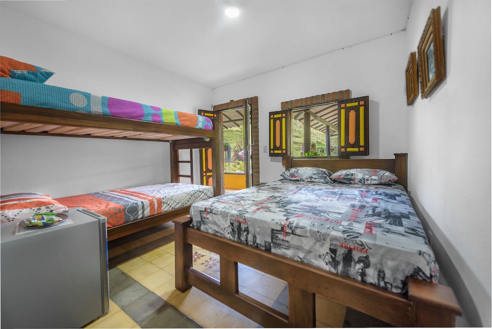 Standard Quadruple Room, Multiple Beds, Private Bathroom photo 1