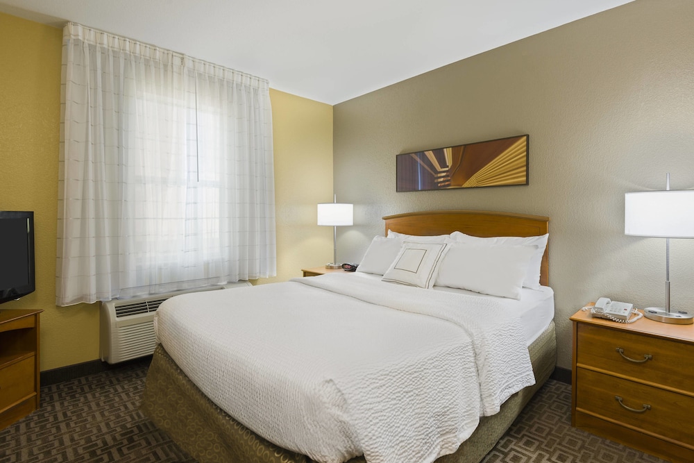 Suite, 1 Bedroom - Photo 1