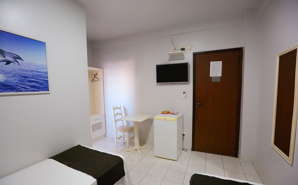 Standard Twin Room - Photo 3