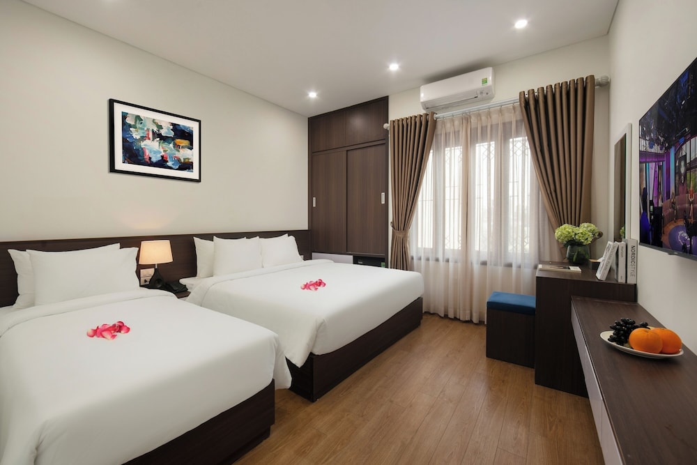 Family Triple Room, City View